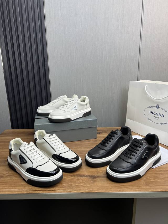 工厂价 皮 Prada 普拉达.官网新品来袭，专柜同步1:1发售原厂配置，进口原版牛皮拼接进口网布，经典版面运动潮达人，进口水染牛皮里垫，鞋底：原厂特供原版底超